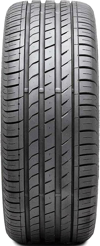 245/35R20 All-Season Radial Tire I88939