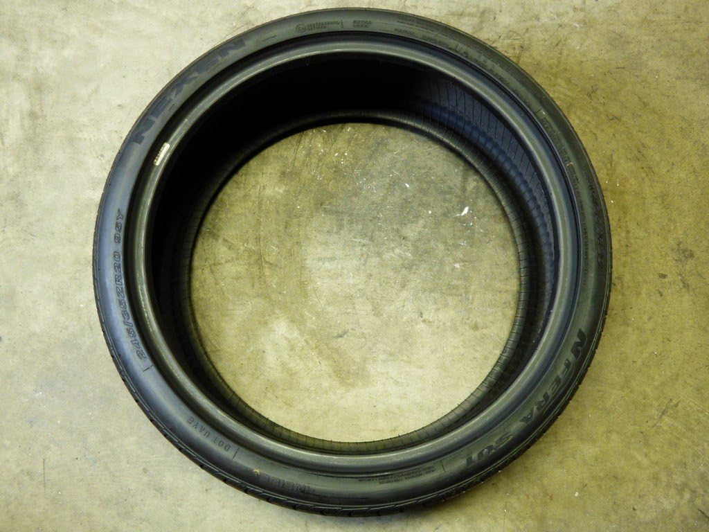 245/35R20 All-Season Radial Tire I88939
