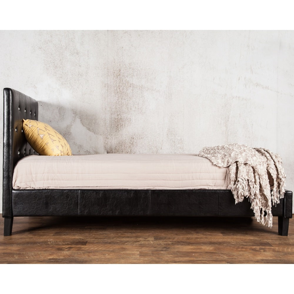 White Faux Leather Upholstered Tufted Platform Bed E65159