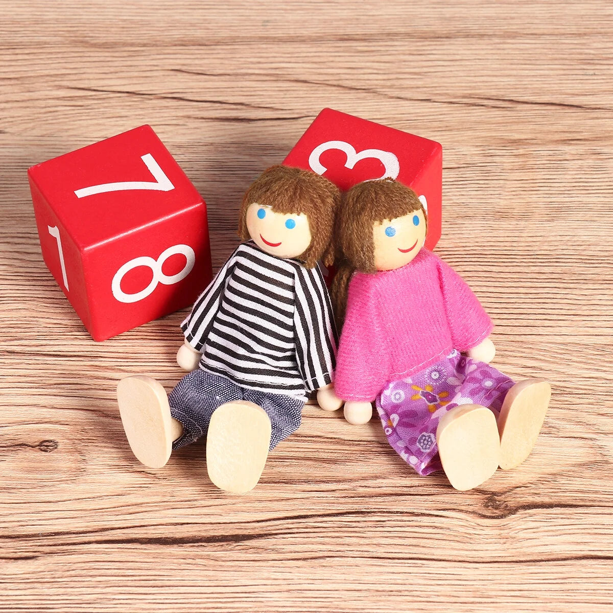 7 Pieces Wooden Dollhouse Family Mini People Figures E6768