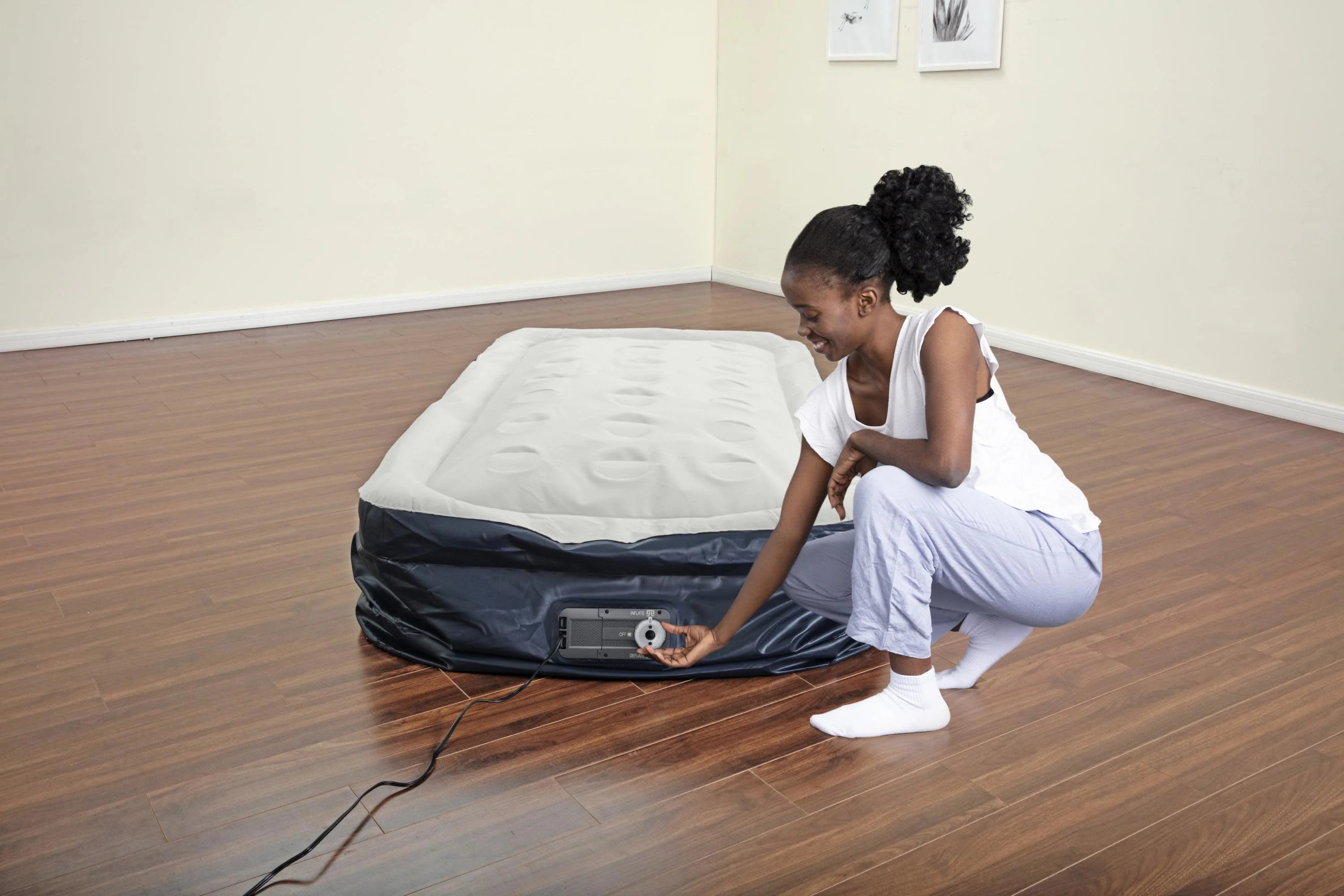 18" Twin Air Mattress with Built-in Pump V48175