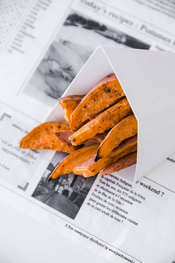 Kraft Paper Cones with Dipping Sauce V178