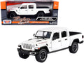 White 1/24 Diecast Model Car C9430