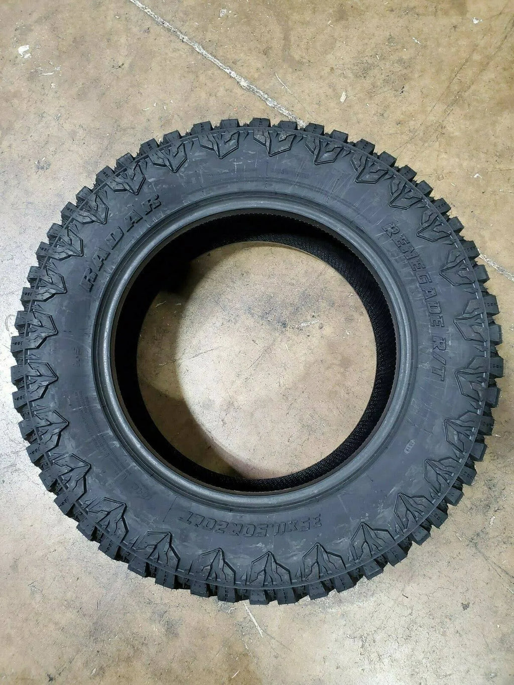 35x11.50R20LT 10PLY 124Q Load E Tire Y16720
