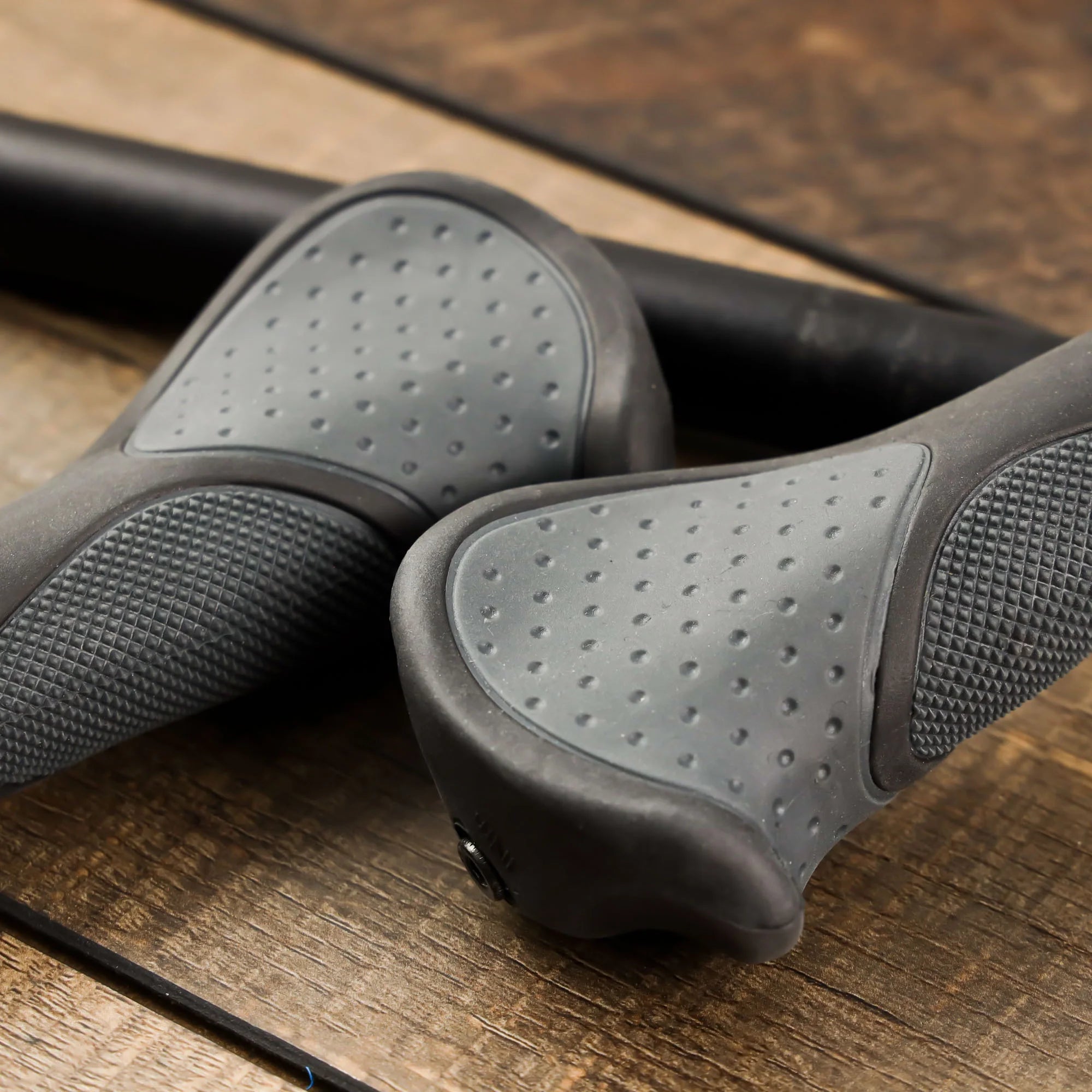 Ergonomic Anti-Slip Handlebar Grips D295