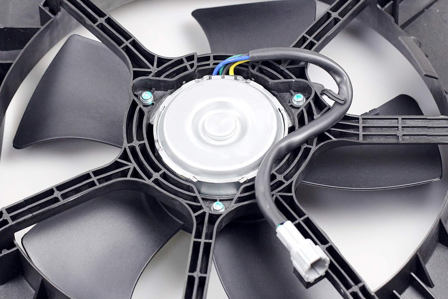 Dual Radiator A/C Condenser Cooling Fan Motor Assembly for 2003-2006 Nissan 350Z / 2003-2006 Infiniti G35 Sedan / 2003-2007 Infiniti G35 Coupe V77438