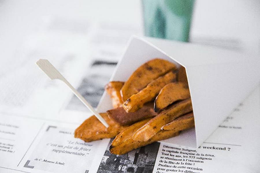 Kraft Paper Cones with Dipping Sauce V178