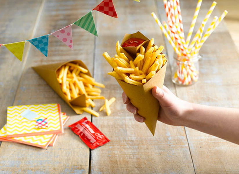 Kraft Paper Cones with Dipping Sauce V178