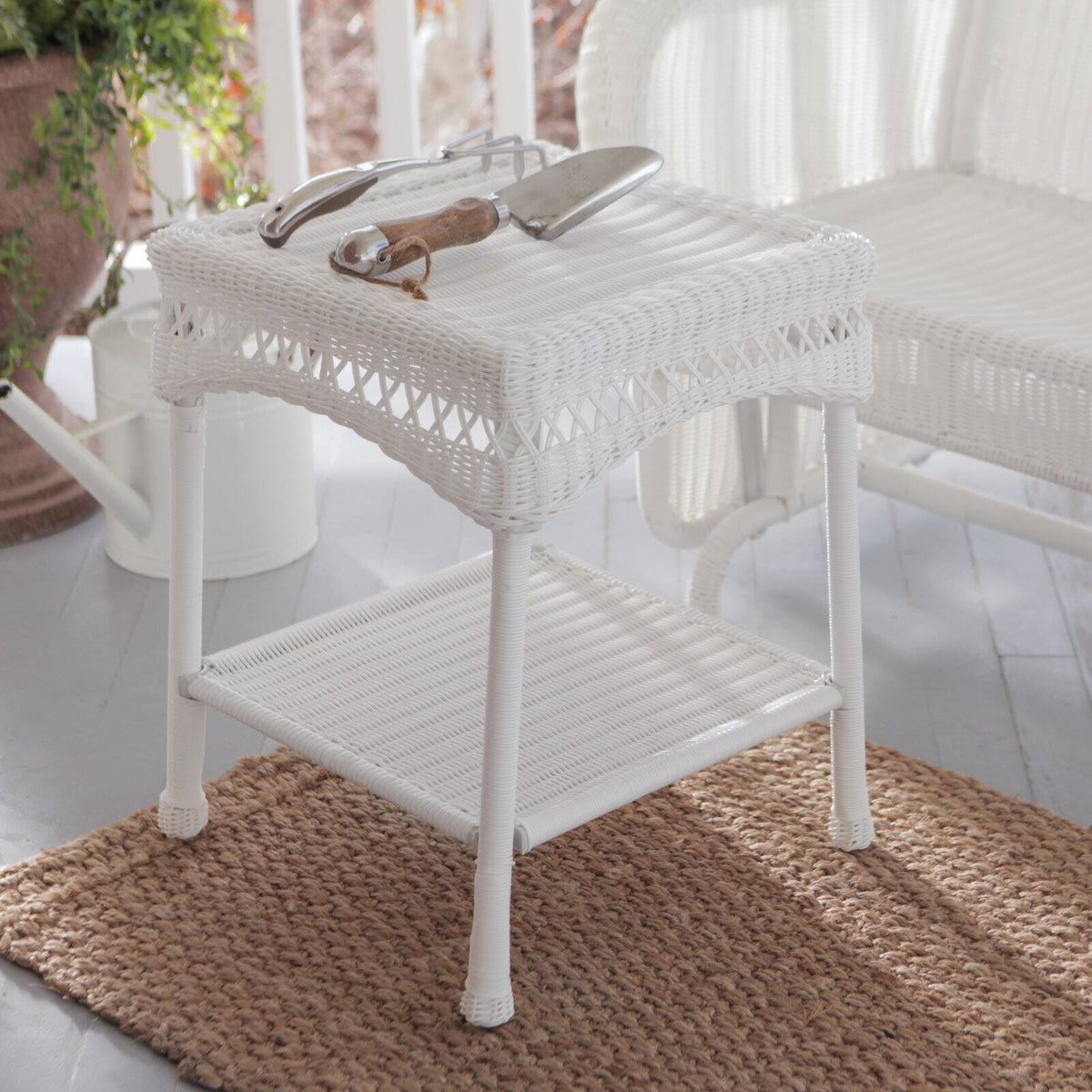 White Resin Wicker Side Table O885346