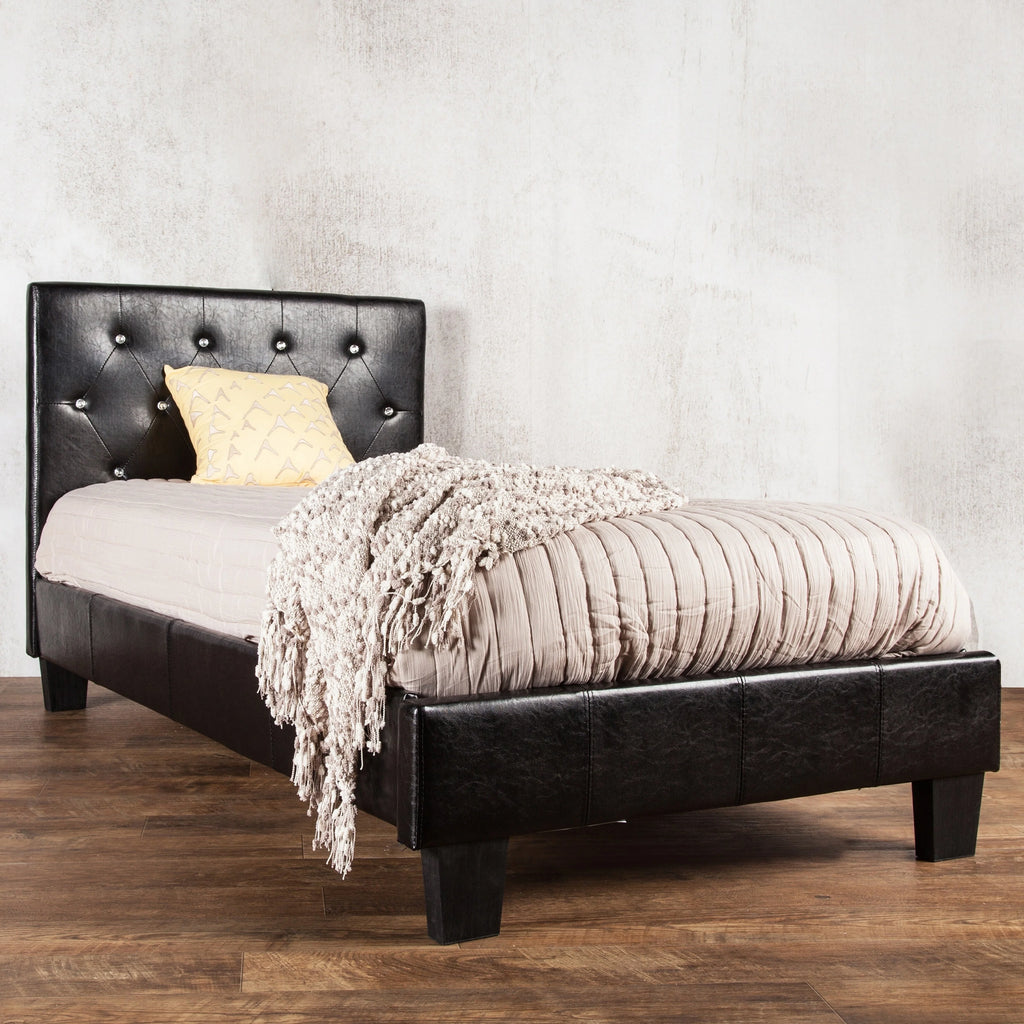 White Faux Leather Upholstered Tufted Platform Bed E65159