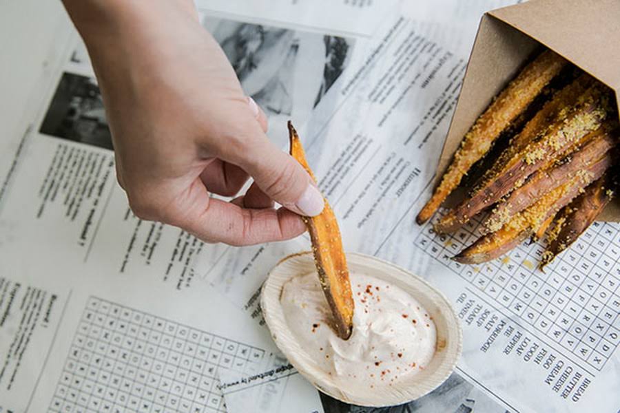 Kraft Paper Cones with Dipping Sauce V178